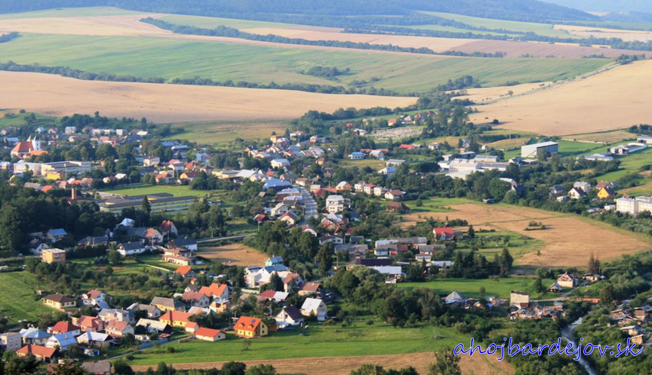 Pohľad z hradu na obec Zborov .JPG